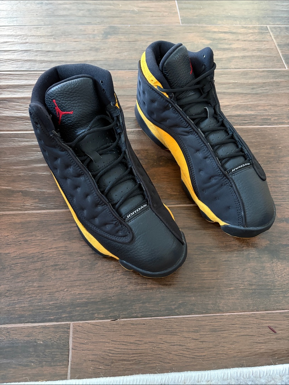 Jordan Men's Black and Yellow Retro Sneakers